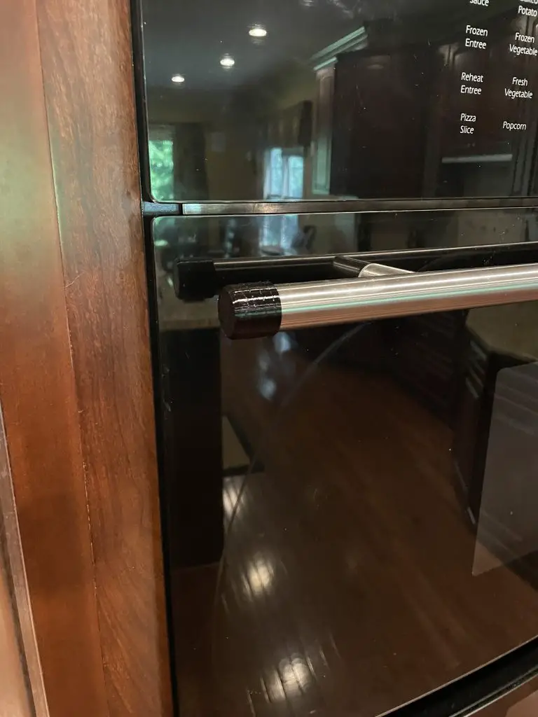 3D Printed Black TPU bumper on the end of an oven handle